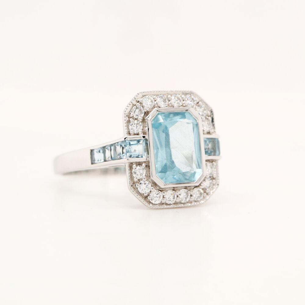 Aquamarine ring in Gold with Diamond Halo