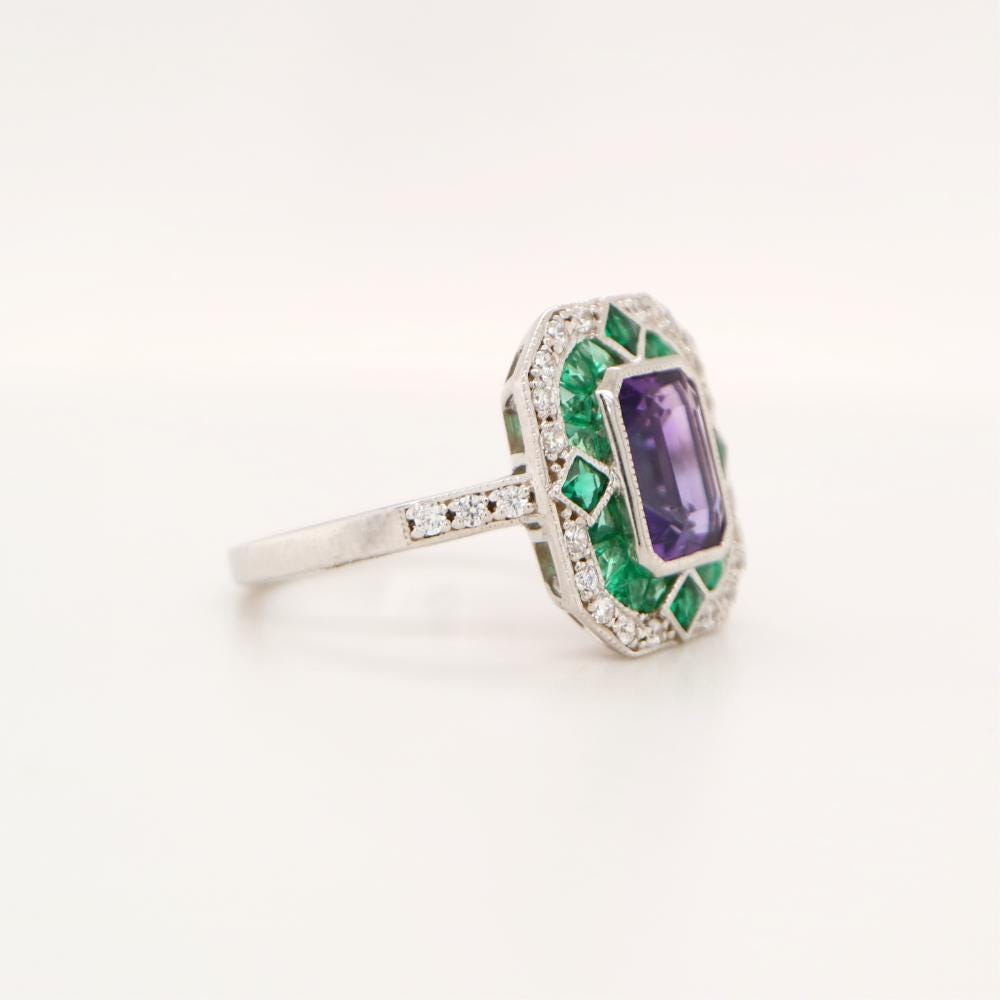 Art Deco Cocktail Ring with Amethyst and emerald in white gold