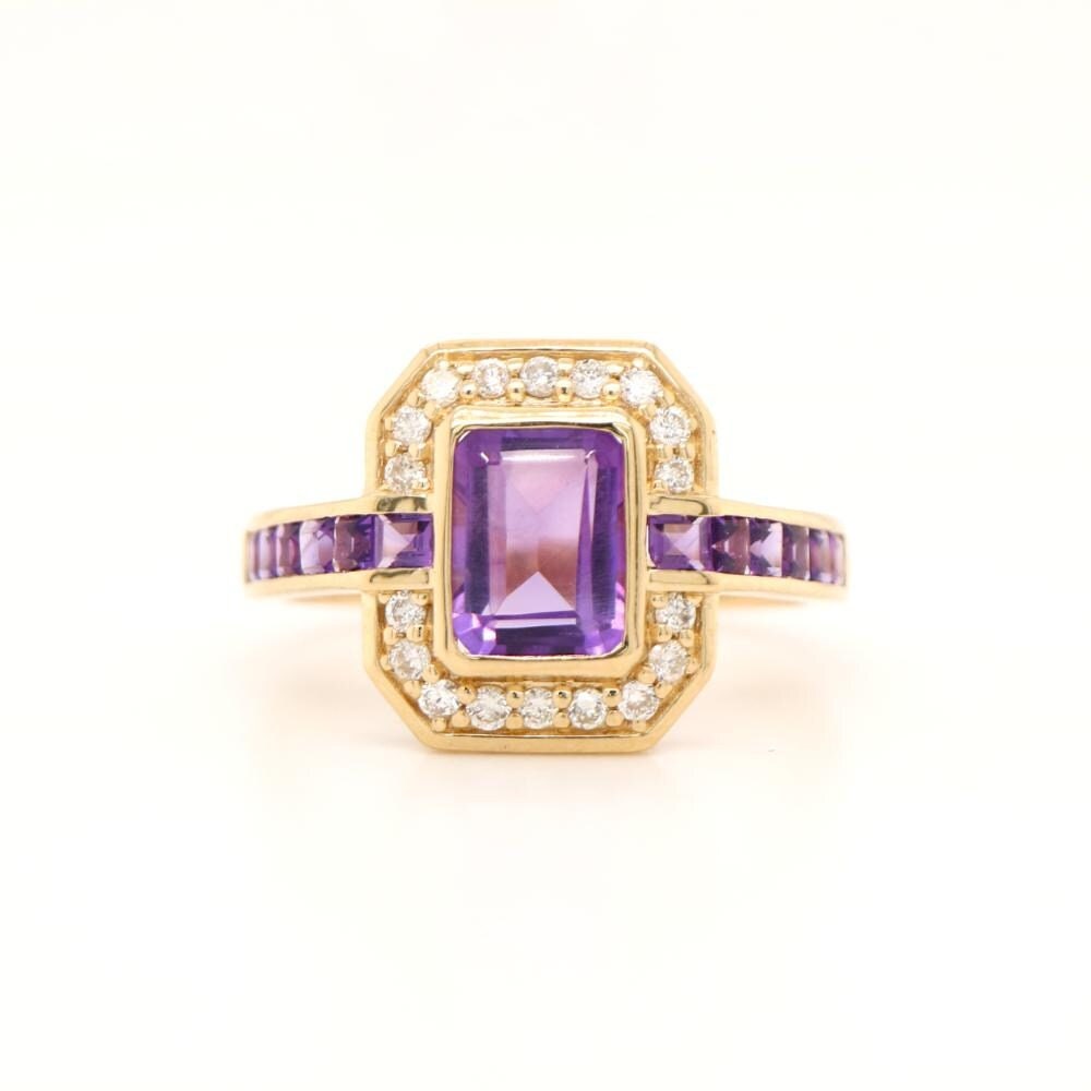 Vintage Amethyst ring with Diamond Halo in Yellow Gold