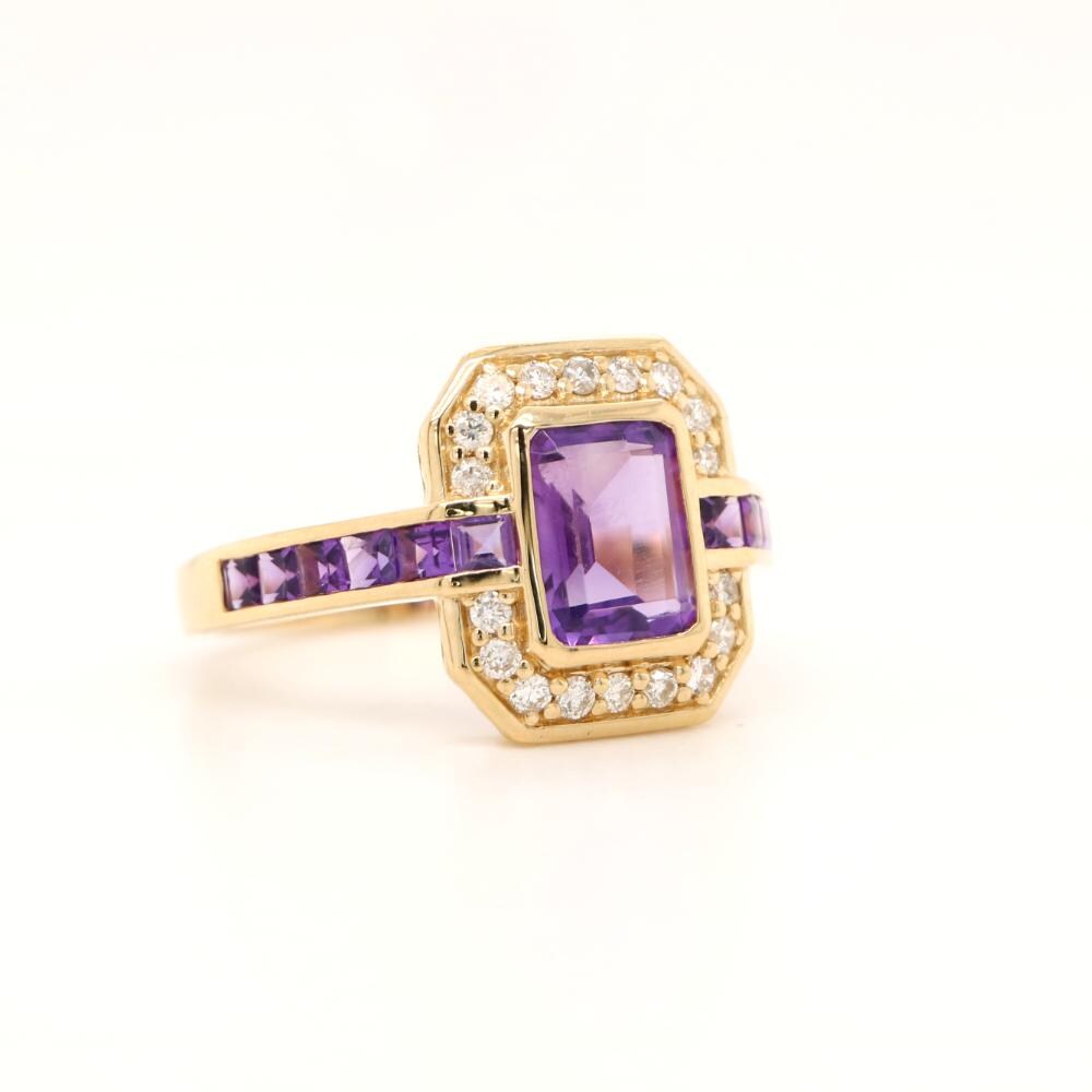Vintage Amethyst ring with Diamond Halo in Yellow Gold