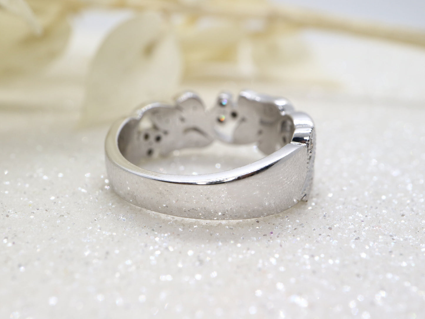 14k Vine and leaf white gold diamond ring , Filigree diamond ring, natural inspired round sapphire and diamond vine band