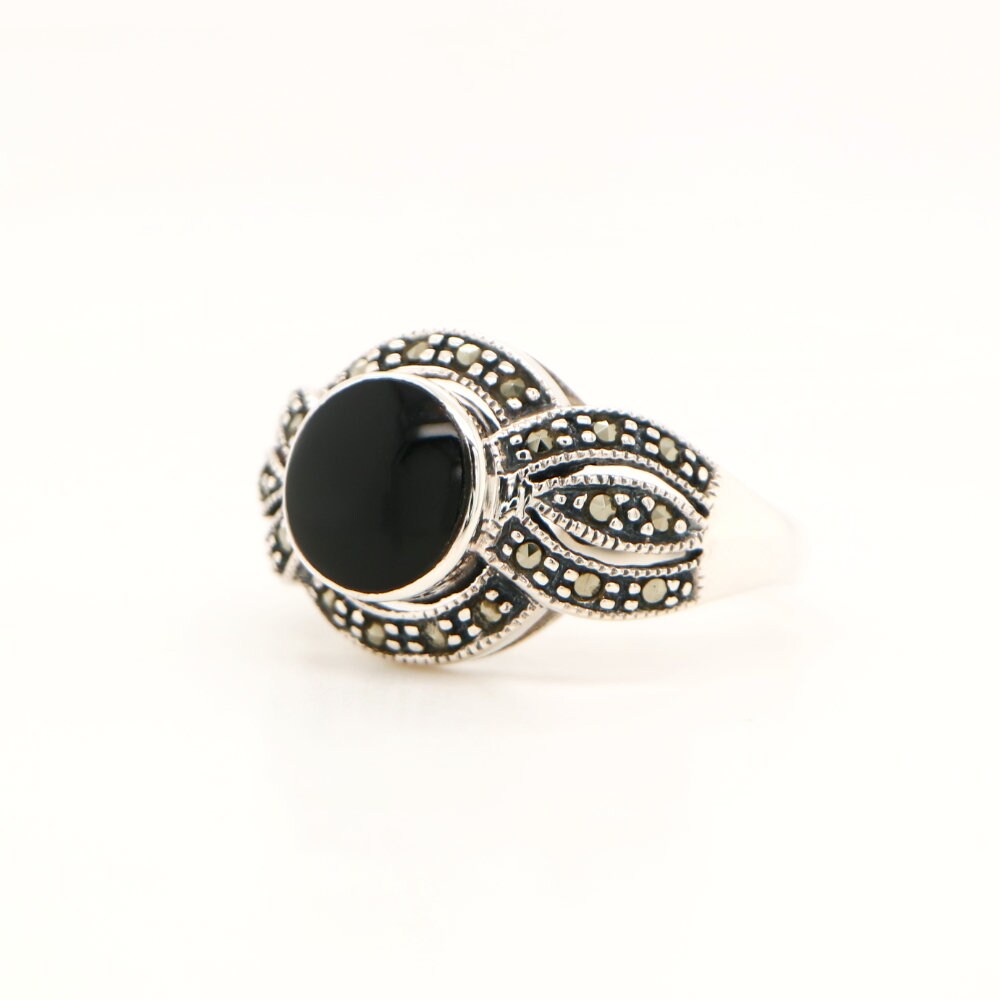 Marcasite and Onyx ring in Silver