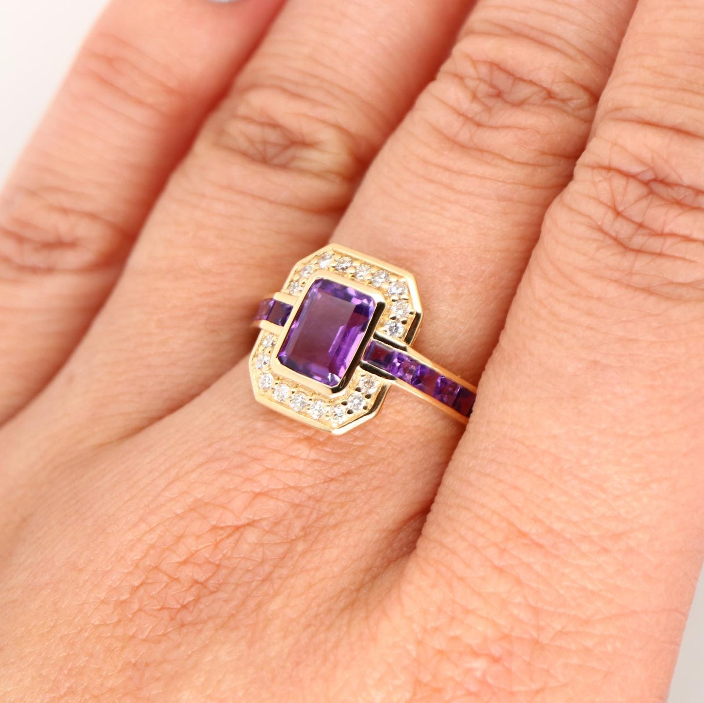 Vintage Amethyst ring with Diamond Halo in Yellow Gold