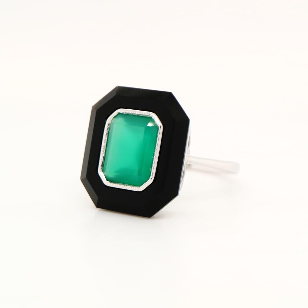 Art Deco Style Ring in 9ct White Gold, Green Agate And Onyx