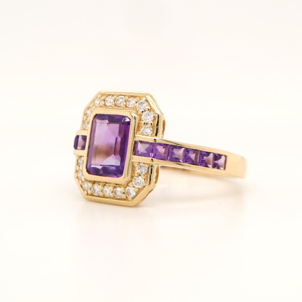 Vintage Amethyst ring with Diamond Halo in Yellow Gold