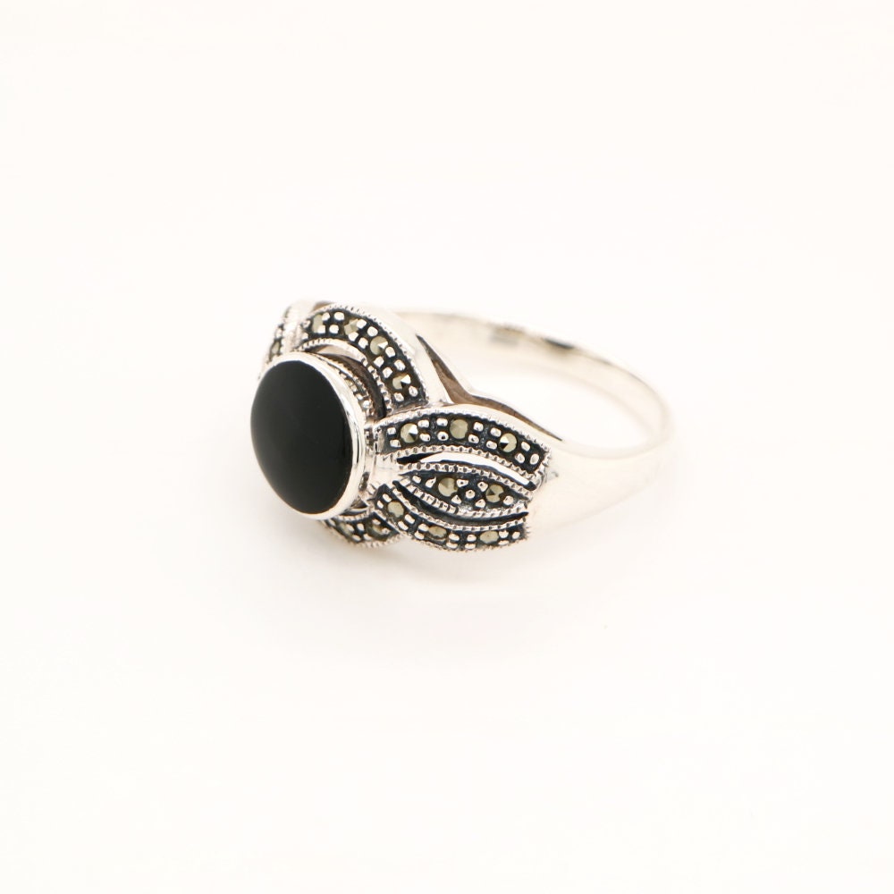 Marcasite and Onyx ring in Silver