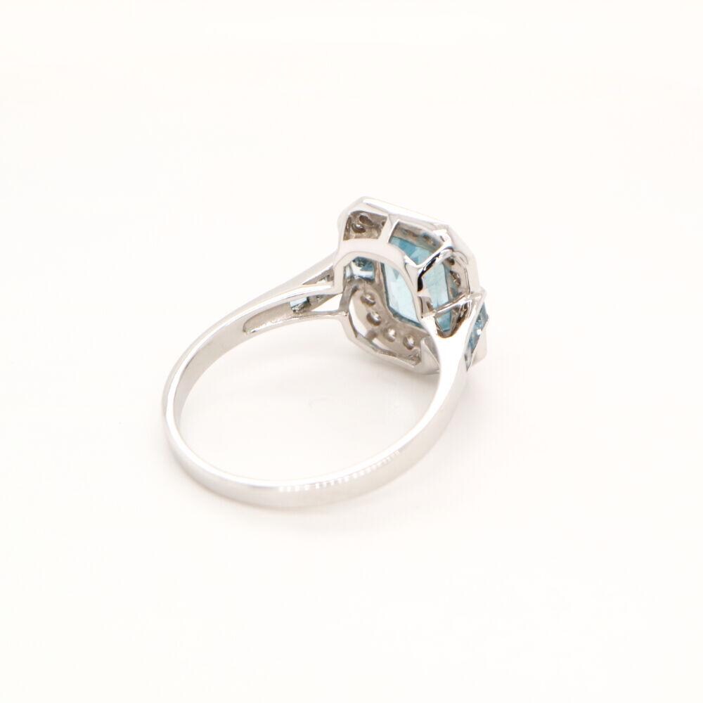 Aquamarine ring in Gold with Diamond Halo