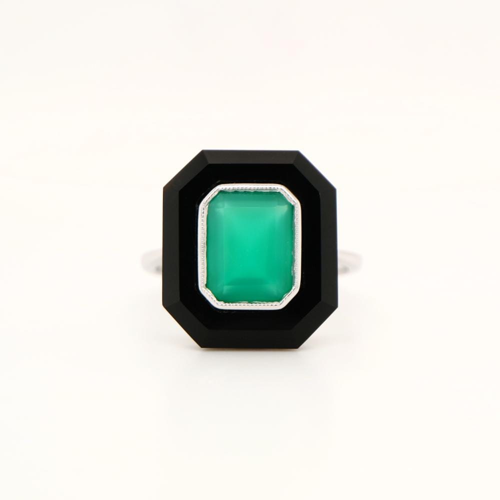 Art Deco Style Ring in 9ct White Gold, Green Agate And Onyx