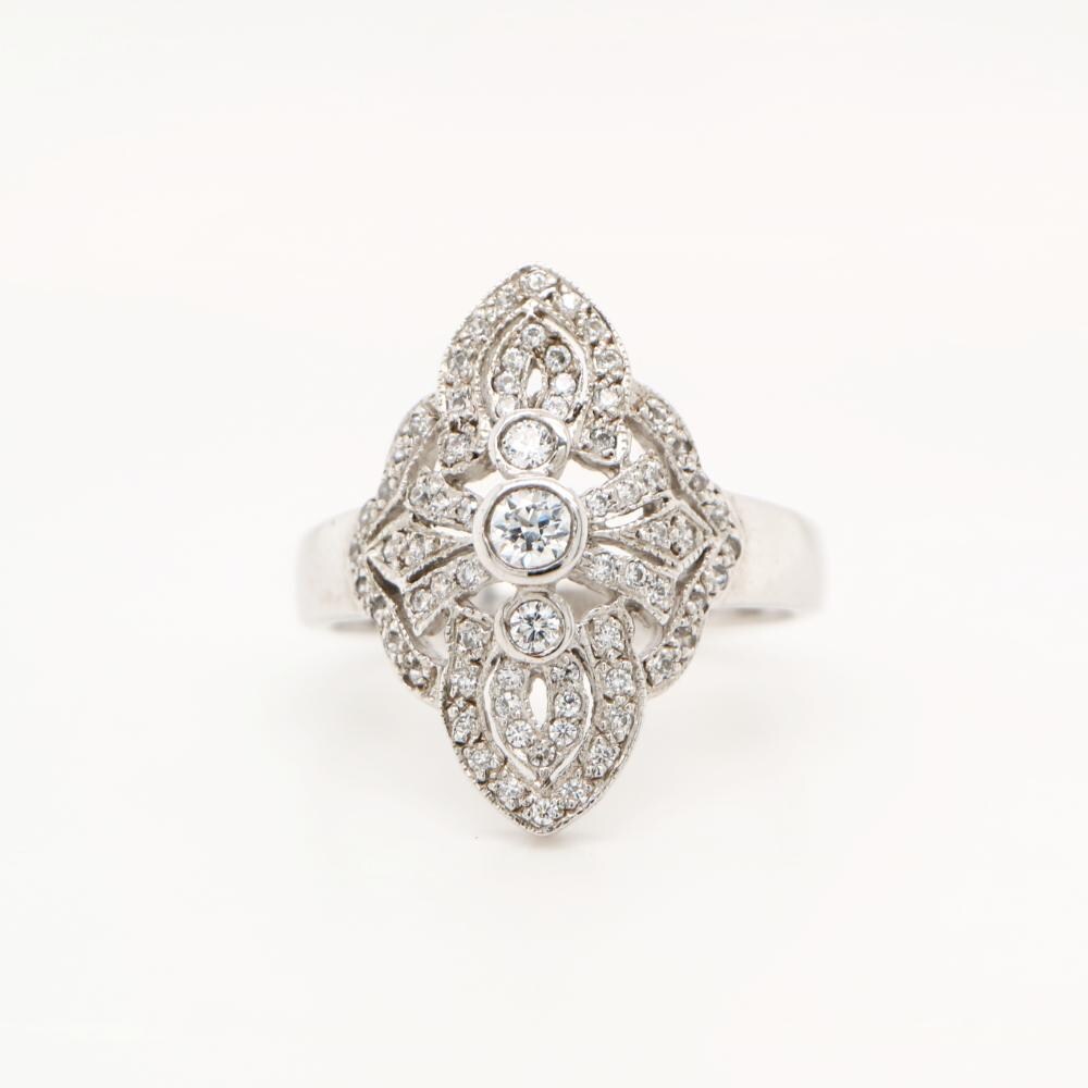 Vintage Filigree shield ring in White Gold and Diamond
