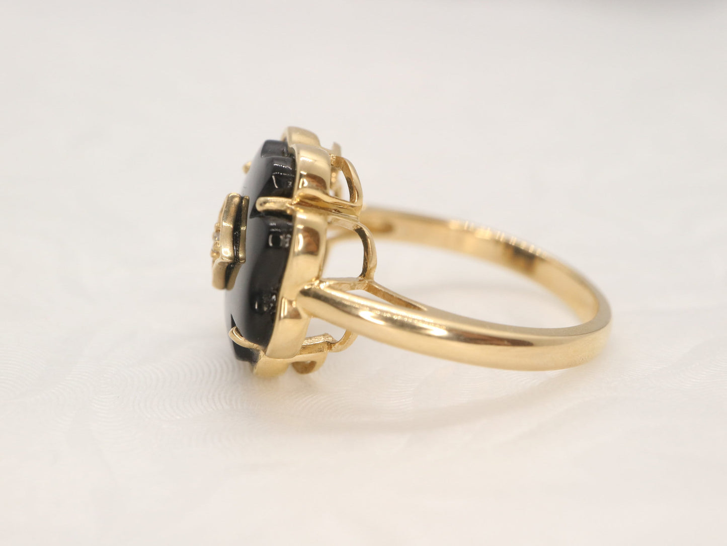 Onyx clover Ring, Vintage Retro 9k yellow gold black onyx diamond, 1940s Mid century four leaf clover ring