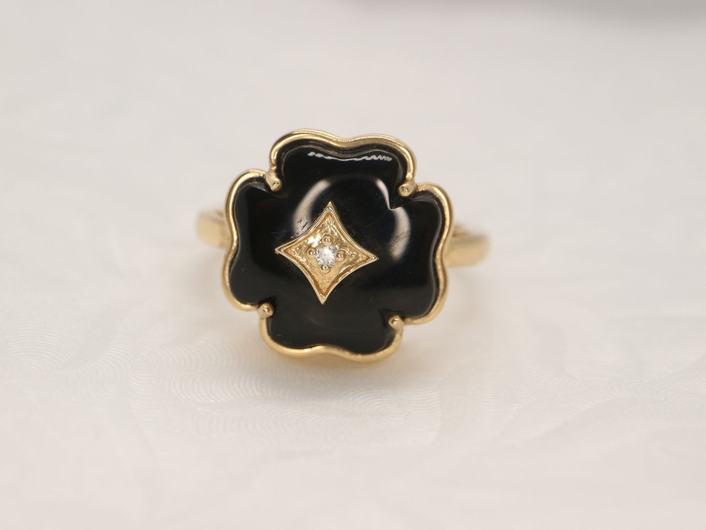 Onyx clover Ring, Vintage  Retro 9k  yellow gold black onyx diamond, 1940s Mid century four leaf clover ring