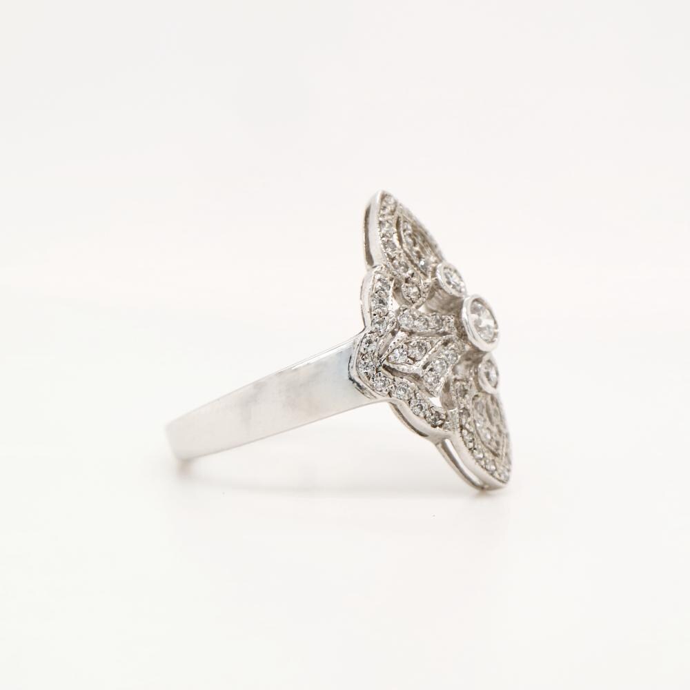 Vintage Filigree shield ring in White Gold and Diamond