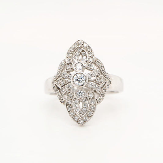 Vintage Filigree shield ring in White Gold and Diamond
